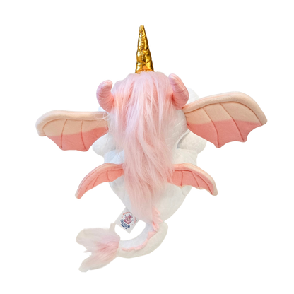 Plüsch-Einhorn von hinten: rosa Haar, goldenes Horn, Flügel mit rosa Innenfutter.