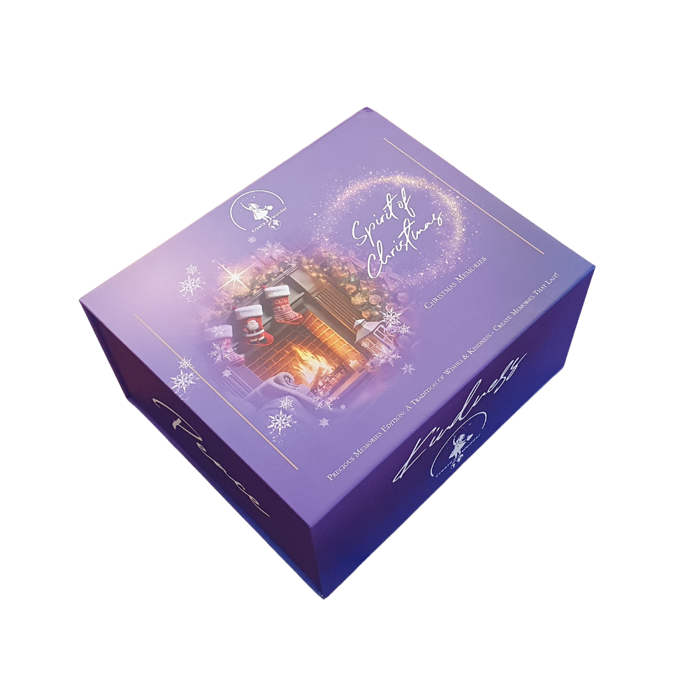 Violette Geschenkbox mit weihnachtlichem Motiv
