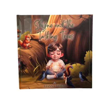Kinderbuch mit Cover „Shyne and the Talking Trees“ und Kind im Wald